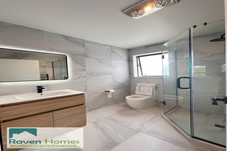 Photo of property in 49d Royal View Road, Te Atatu South, Auckland, 0610