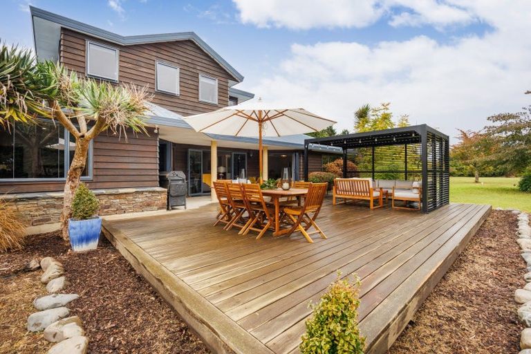 Photo of property in 46 Turitea Road, Fitzherbert, Palmerston North, 4472