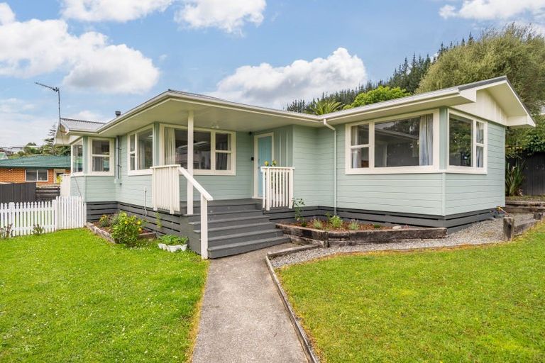 Photo of property in 65 Moeraki Road, Maoribank, Upper Hutt, 5018