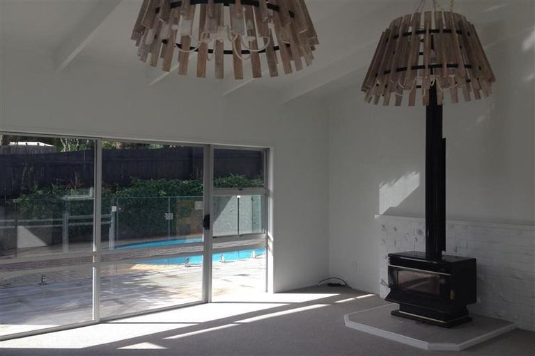 Photo of property in 16 Heaton Grove, Chatswood, Auckland, 0626