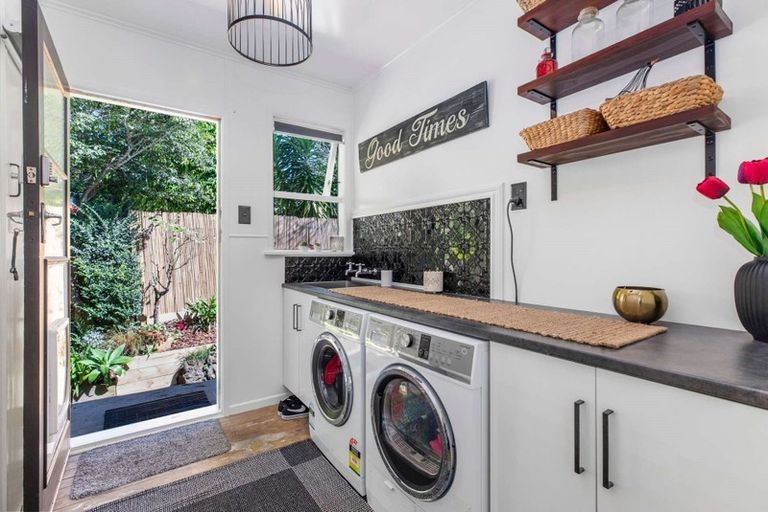 Photo of property in 8 Kashmir Road, Glen Eden, Auckland, 0602