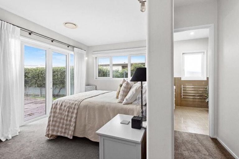 Photo of property in 18a Cambridge Terrace, Taradale, Napier, 4112