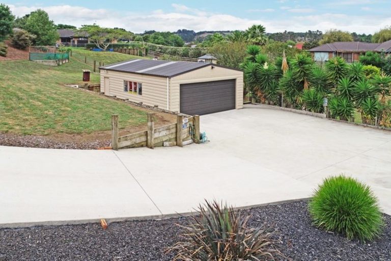 Photo of property in 13 Springvale Road, Waiuku, 2123