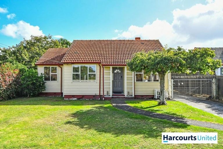 Photo of property in 8 Village Way, Ardmore, Papakura, 2582