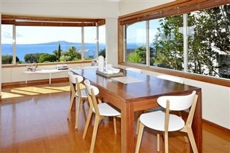 Photo of property in 28 Churchill Road, Murrays Bay, Auckland, 0630