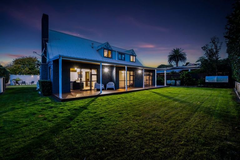 Photo of property in 76a Paynters Avenue, Strandon, New Plymouth, 4312