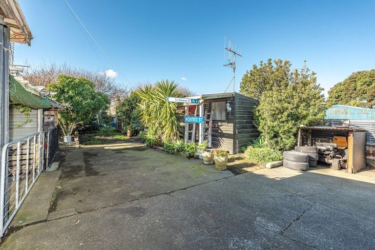 Photo of property in 2 Wharf Street, Castlecliff, Whanganui, 4501
