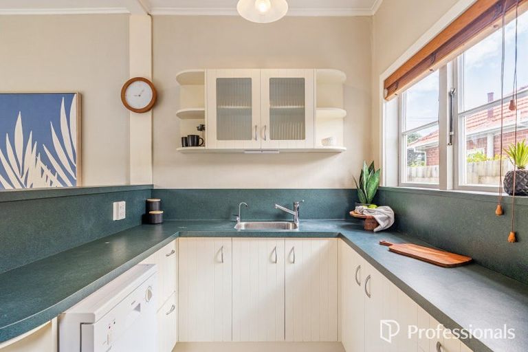 Photo of property in 16 Bell Road, Waiwhetu, Lower Hutt, 5010