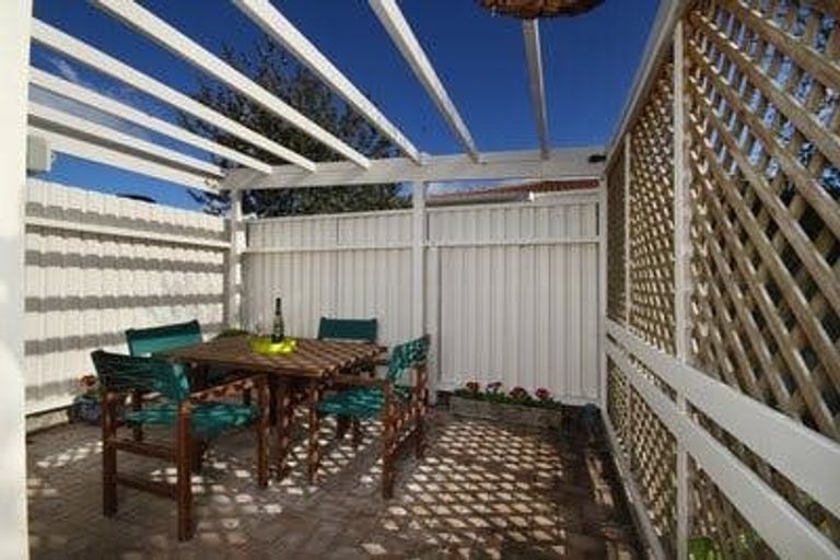 Photo of property in 3/13 Northall Road, New Lynn, Auckland, 0600