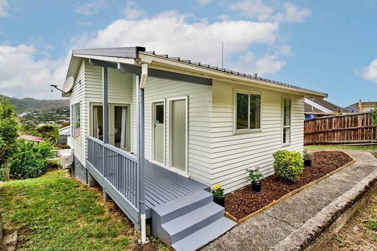 Photo of property in 61 Davidson Crescent, Tawa, Wellington, 5028