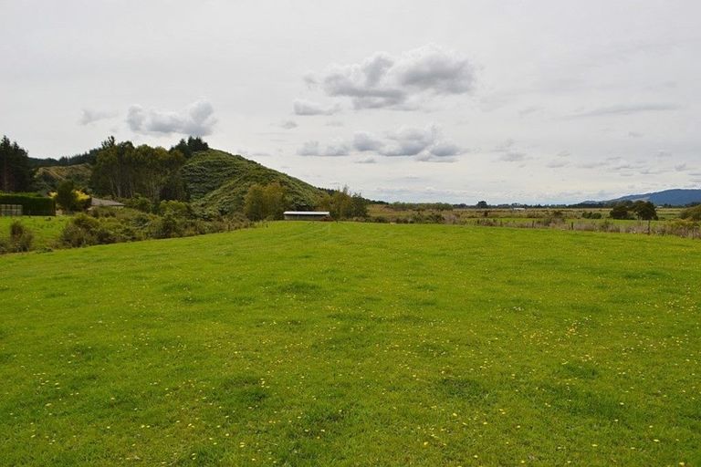 Photo of property in 297 Kuku Road East, Kuku, Levin, 5570