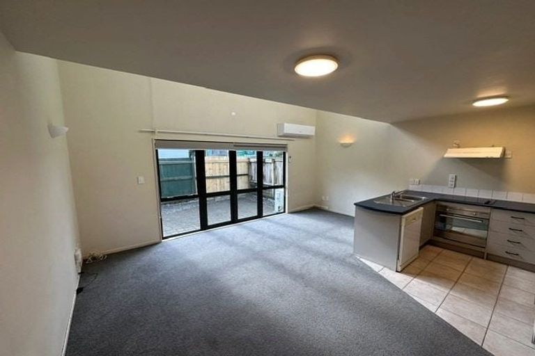 Photo of property in 4/89 Portage Road, New Lynn, Auckland, 0600
