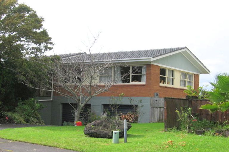 Photo of property in 11 Baringa Place, Botany Downs, Auckland, 2010