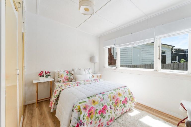 Photo of property in 1 Greenacres Street, Macandrew Bay, Dunedin, 9014