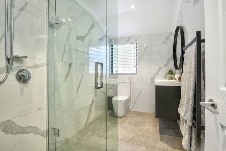 Photo of property in 12 Clyside Avenue, Half Moon Bay, Auckland, 2012