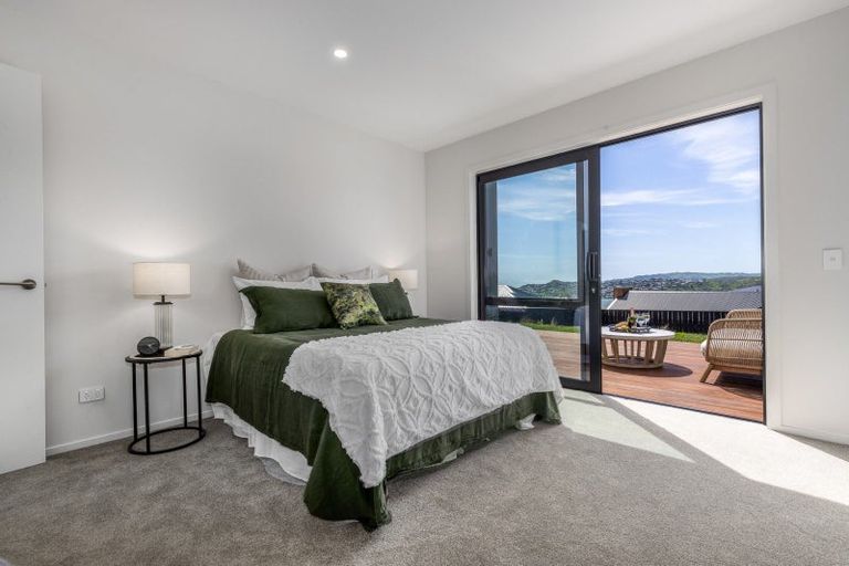 Photo of property in 6 Okupe Grove, Aotea, Porirua, 5024