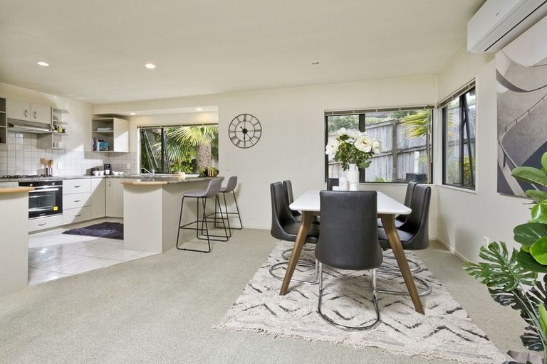 Photo of property in 2/29 John Court Street, Birkenhead, Auckland, 0626