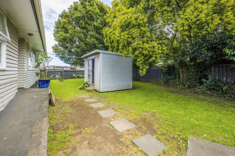 Photo of property in 17 Brentford Place, Manurewa, Auckland, 2102