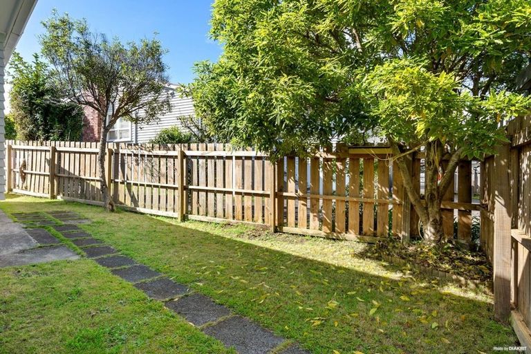 Photo of property in 1/472 East Coast Road, Windsor Park, Auckland, 0630