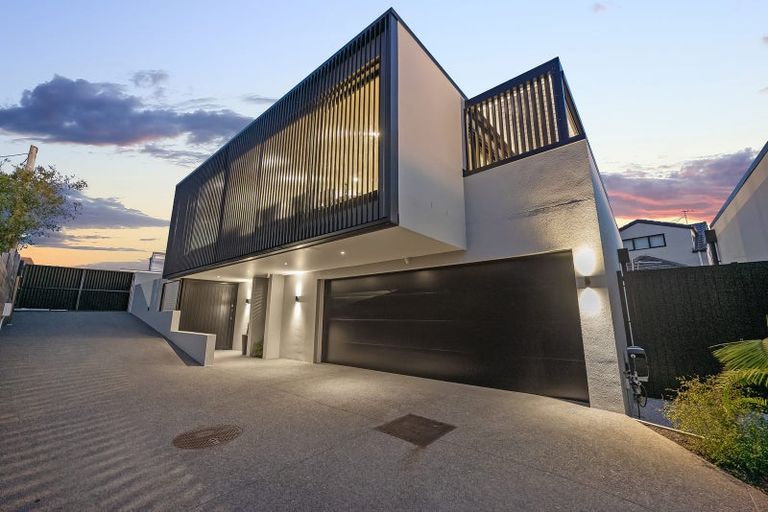 Photo of property in 314a Hurstmere Road, Takapuna, Auckland, 0622