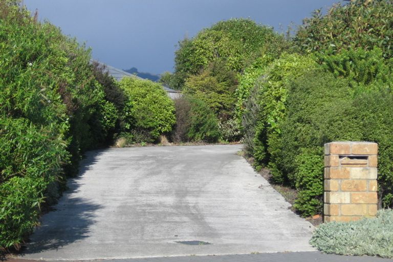 Photo of property in 24 Observation Place, Paraparaumu, 5032