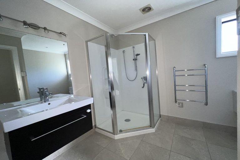 Photo of property in 2 Bellbird Rise, Murrays Bay, Auckland, 0630