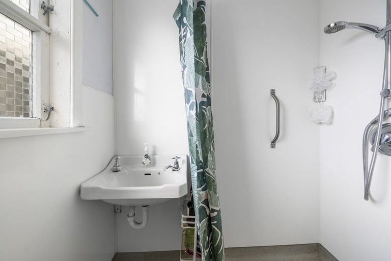 Photo of property in 36 Cambridge Street, Levin, 5510