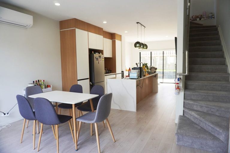 Photo of property in 4 Lawson Creek Street, Massey, Auckland, 0614