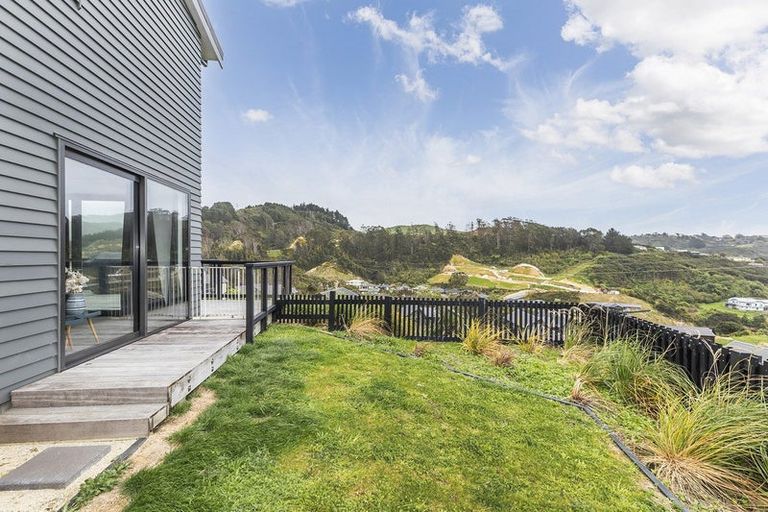 Photo of property in 16 Bee Lane, Whitby, Porirua, 5024
