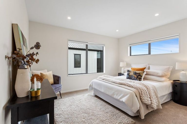 Photo of property in 10 Seafoam Road, Rosehill, Papakura, 2113