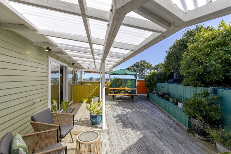 Photo of property in 5 Scott Street, Moturoa, New Plymouth, 4310