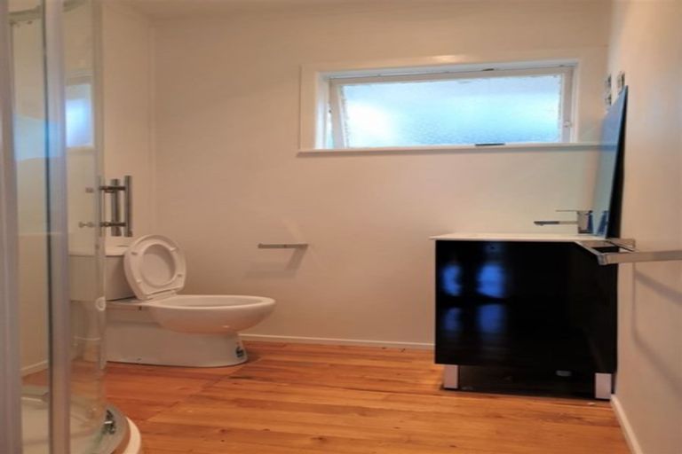 Photo of property in 61 Ocean View Road, Hillcrest, Auckland, 0627