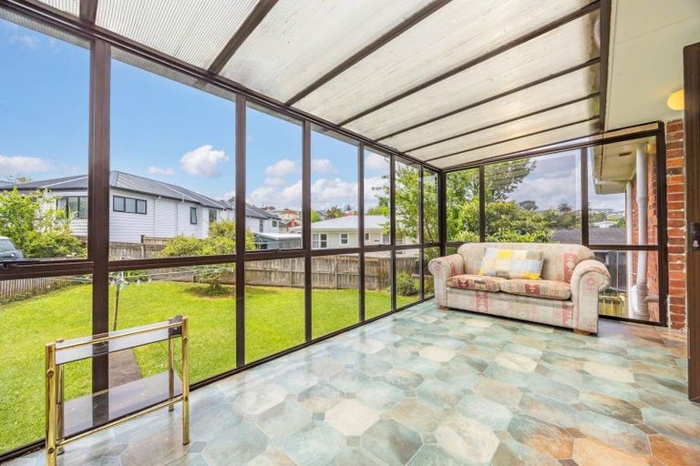 Photo of property in 2/1 Meadowvale Avenue, Forrest Hill, Auckland, 0620