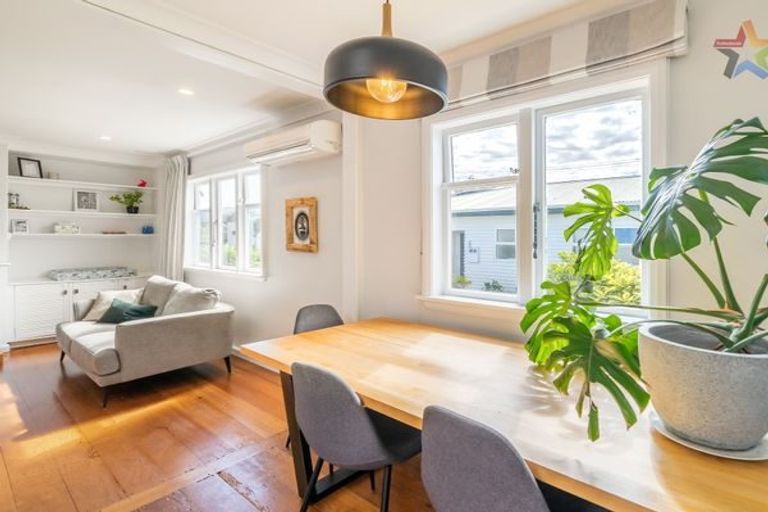 Photo of property in 206a Miromiro Road, Normandale, Lower Hutt, 5010