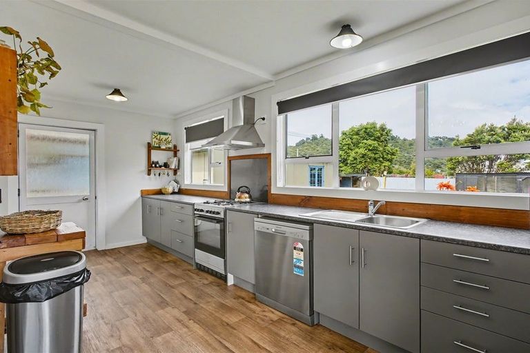 Photo of property in 12 Corbett Street, Hector, 7822