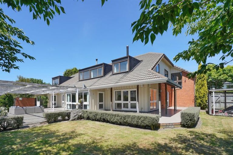 Photo of property in 70b Avonhead Road, Avonhead, Christchurch, 8042