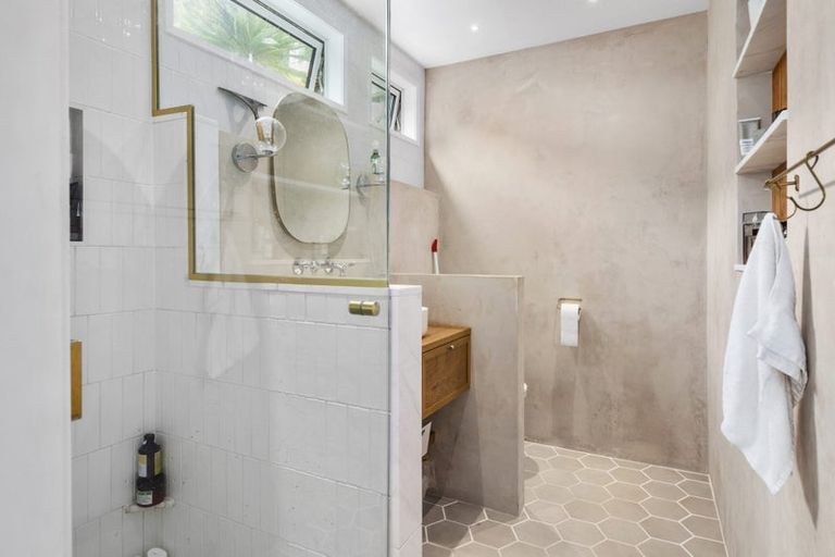 Photo of property in 31 Winchester Street, Kaiwharawhara, Wellington, 6035