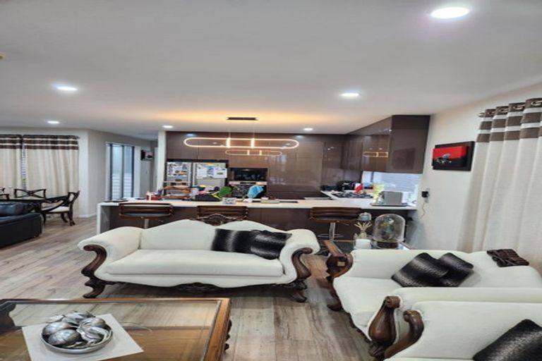 Photo of property in 68c Te Oneroa Way, Long Bay, Auckland, 0630