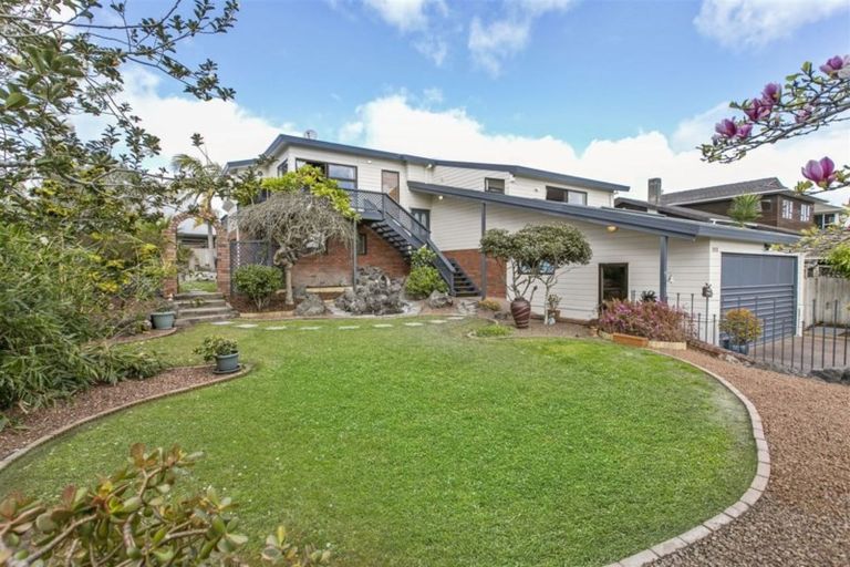 Photo of property in 203 Luckens Road, West Harbour, Auckland, 0618