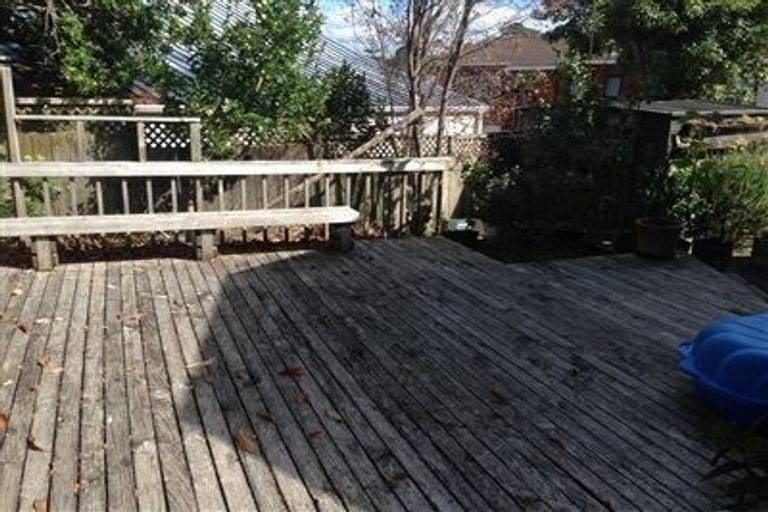 Photo of property in 1/21 William Souter Street, Forrest Hill, Auckland, 0620