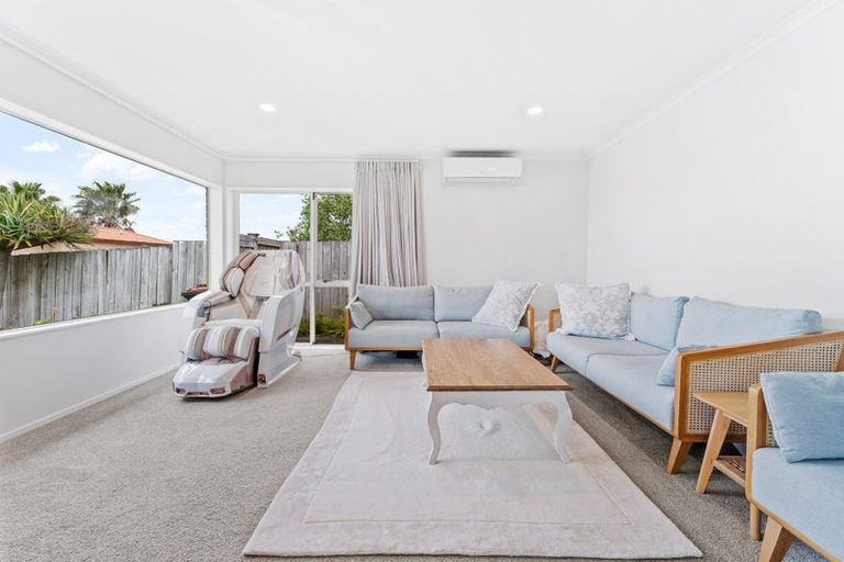 Photo of property in 44 Kath Hopper Drive, Orewa, 0931