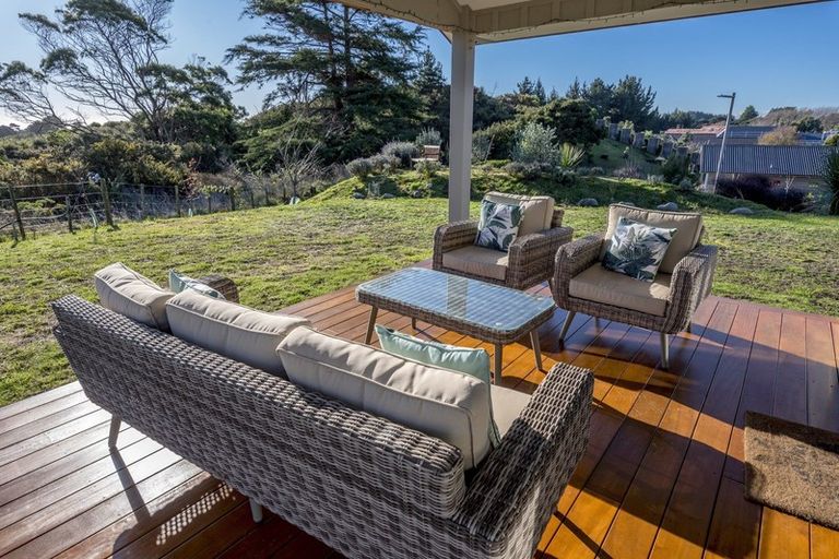 Photo of property in 48 Ferndale Drive, Waikanae, 5036