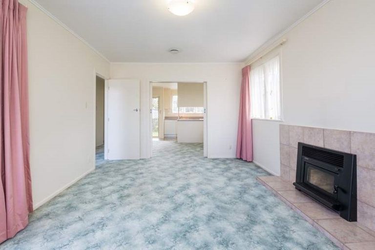 Photo of property in 27 Marsh Avenue, Forrest Hill, Auckland, 0620