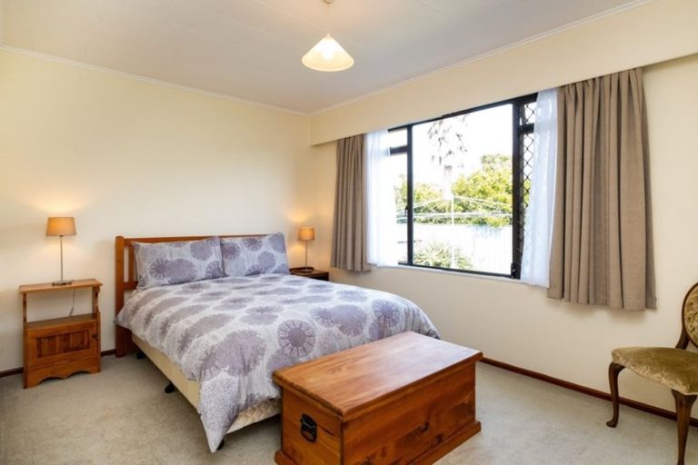 Photo of property in 24 Valerie Street, Clive, 4102