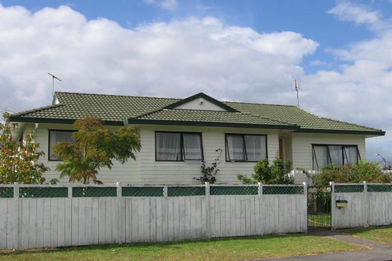 Photo of property in 1 Clarion Place, Glendene, Auckland, 0602