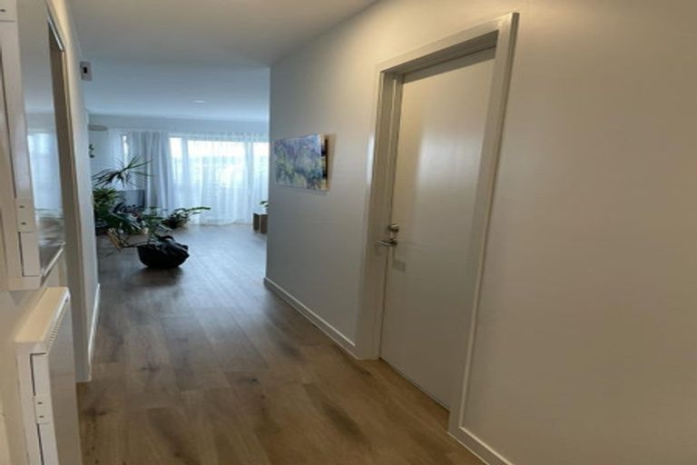 Photo of property in 9/1 Genevieve Lane, Hobsonville, Auckland, 0616
