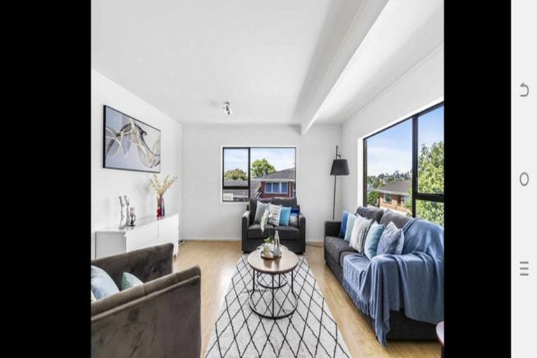 Photo of property in 1/14a Kurnell Drive, Botany Downs, Auckland, 2010