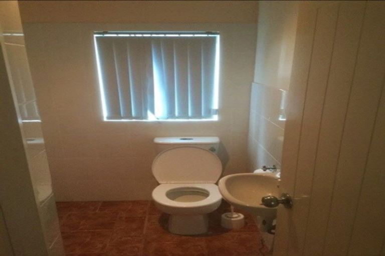 Photo of property in 68 Flanshaw Road, Te Atatu South, Auckland, 0610