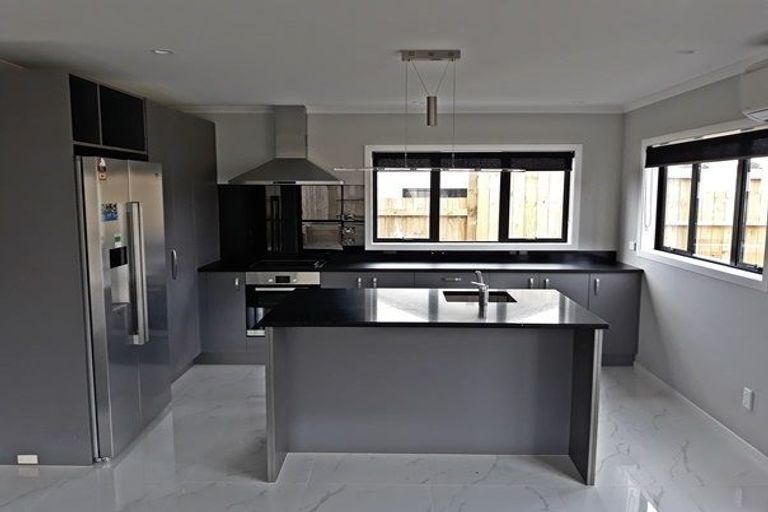 Photo of property in 128 Johnstone Drive, Fitzherbert, Palmerston North, 4410