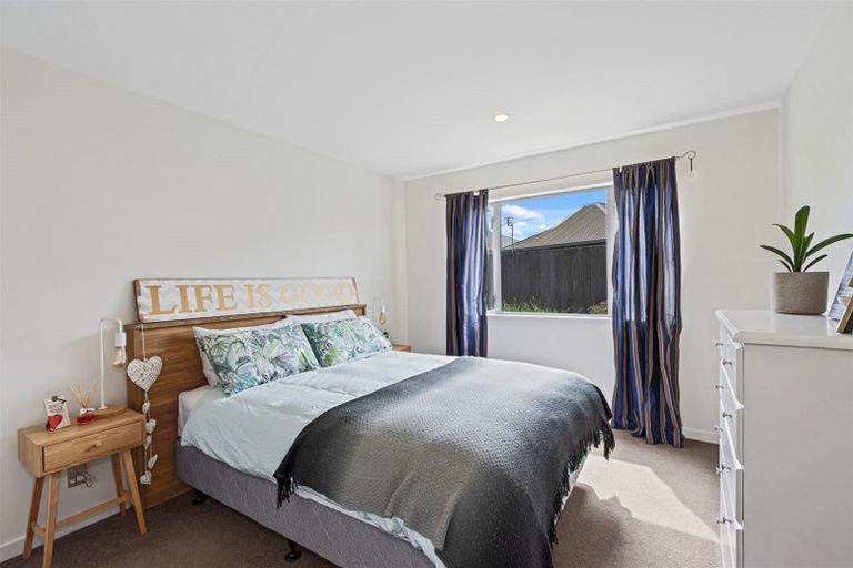 Photo of property in 5 Stoneleigh Green, Parklands, Christchurch, 8083